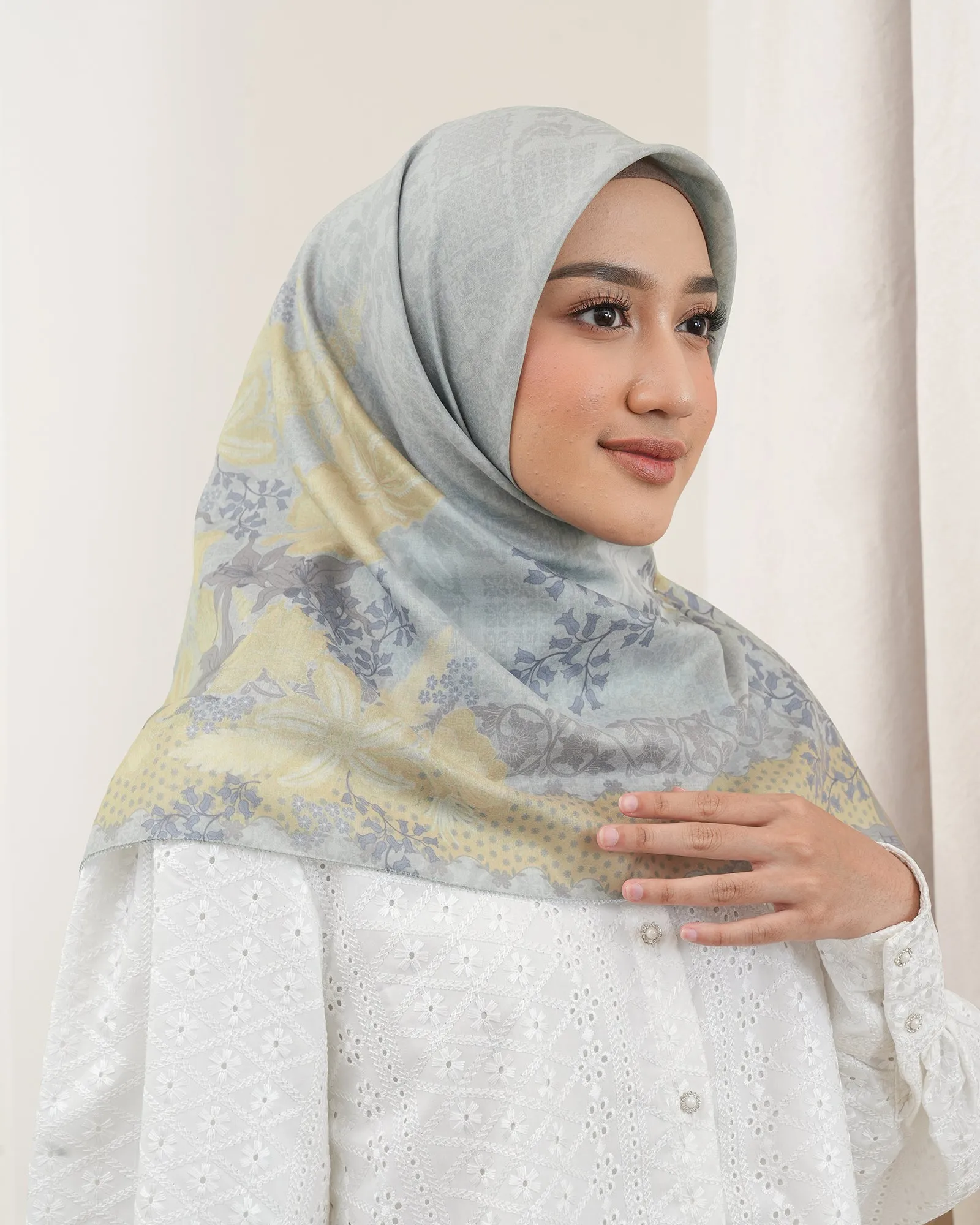 AYUNDA SCARVES