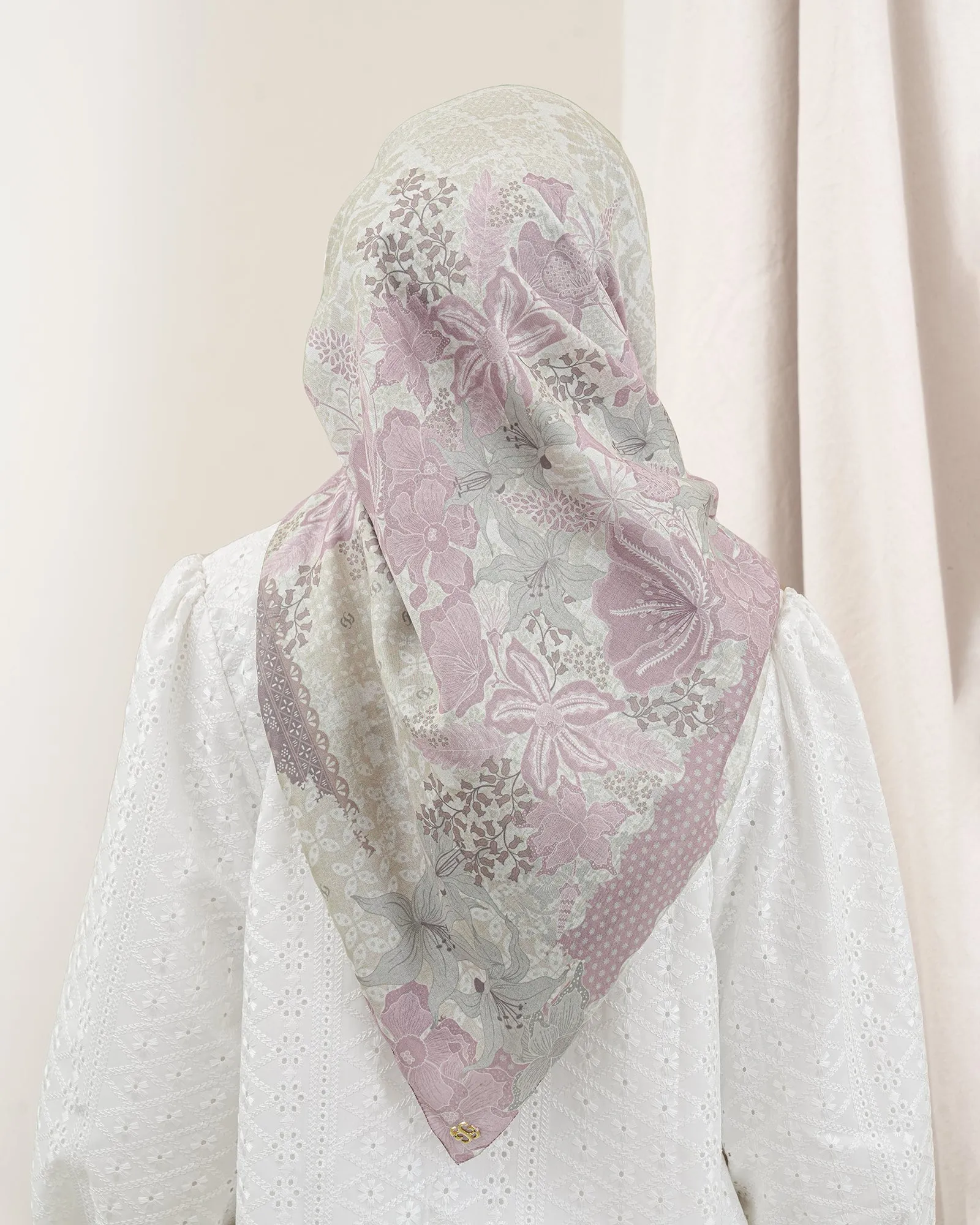 AYUNDA SCARVES