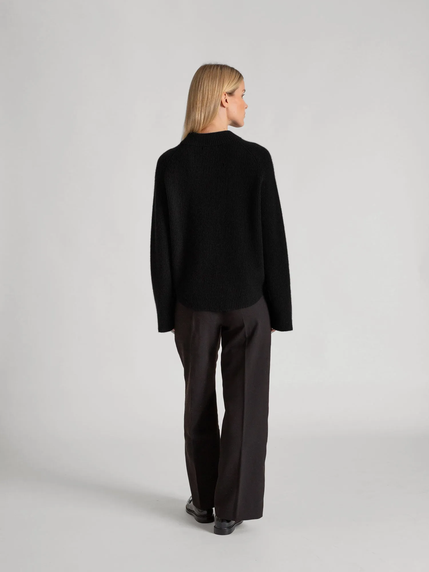 Cashmere sweater "Idun" - black