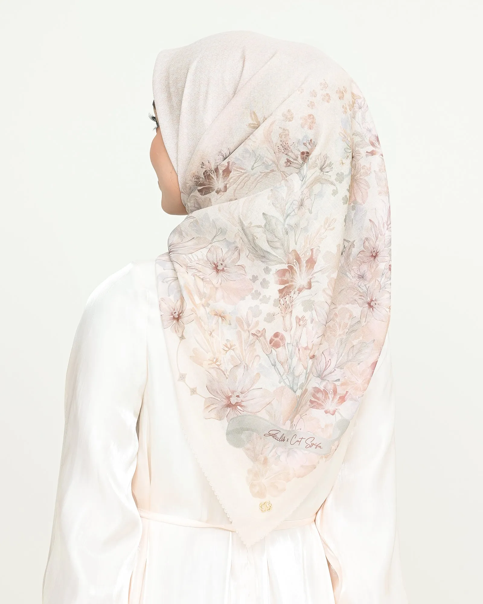 DIRAMELIA SCARVES