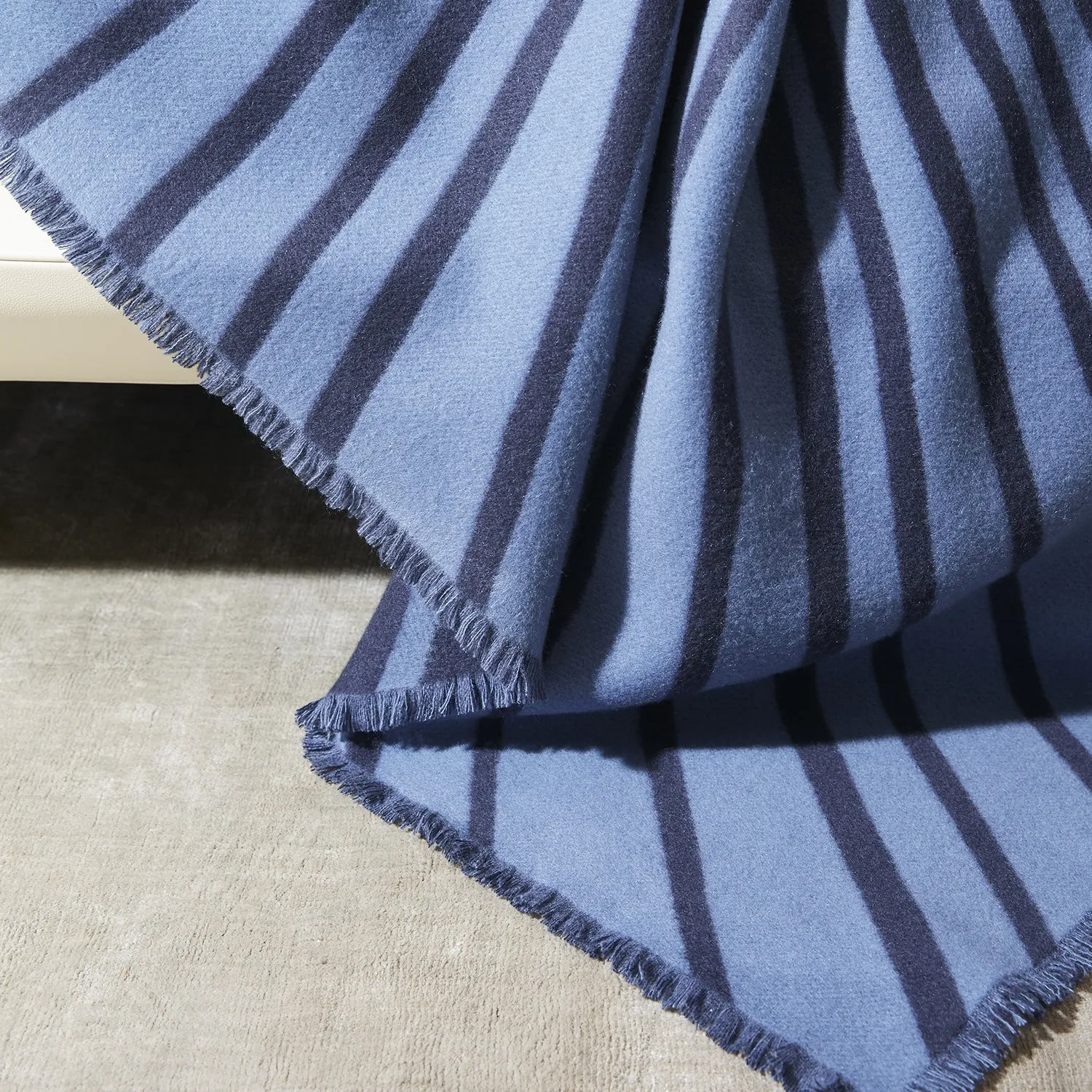 Jacquard cashmere blanket