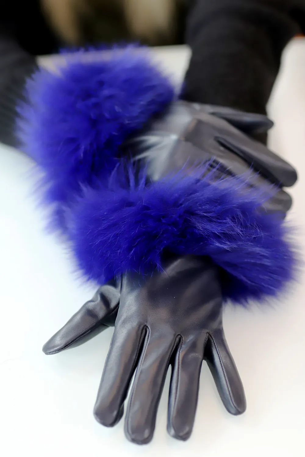 Leather Gloves with Fox Trim