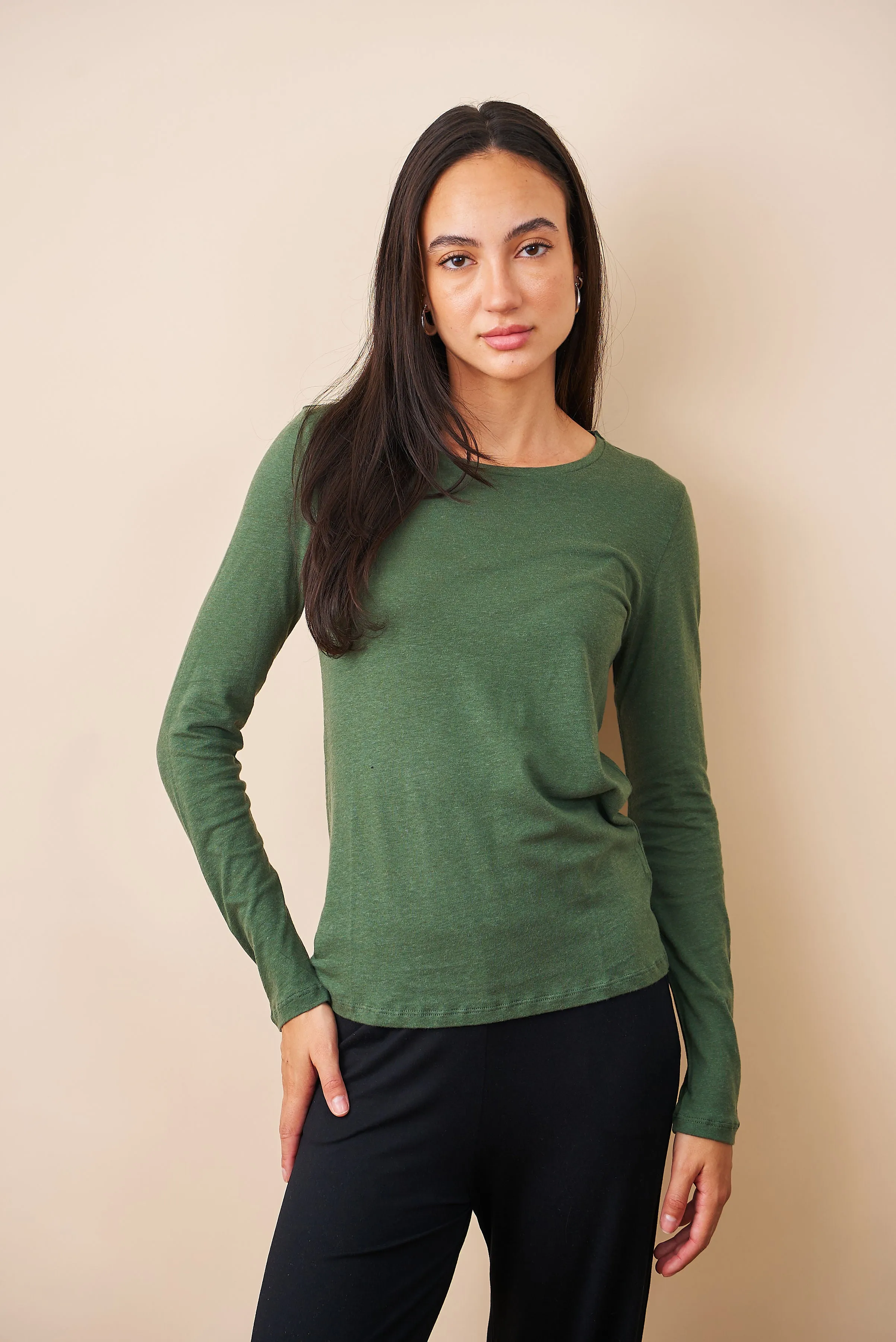 Majestic Cotton/Cashmere Long Sleeve Crewneck in Mousse