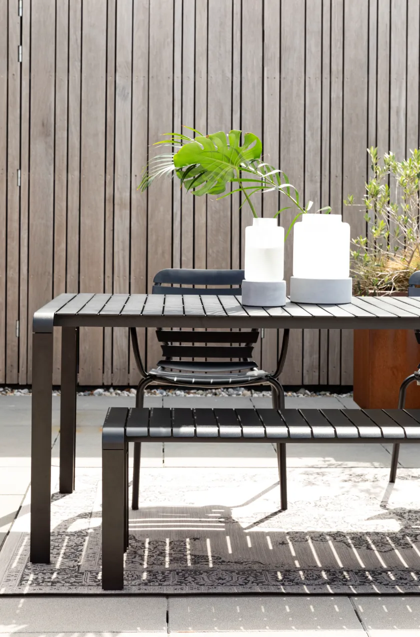 Vondel Outdoor Table